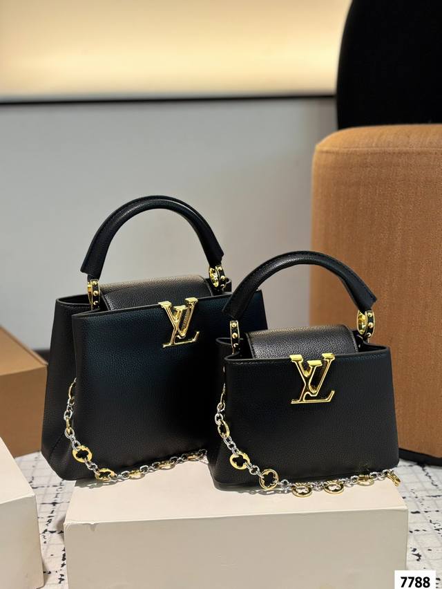 p220/P210 lv Capucines 作为Lv代表性高定包款之一的Capucines手袋，每一季都会尝试不同的设计，并搭配新配色、新材质与新饰面。更加高