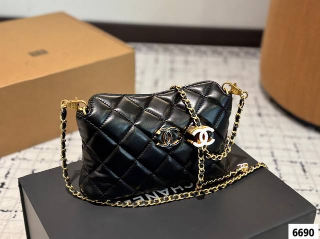 p200 香奈儿 迷你斜挎 包 主打一个舒适，轻便，日常 尺寸:20 10