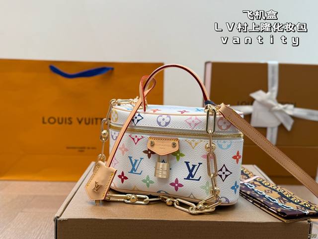 ￥230飞机盒 lv路易威登村上隆Vantity化妆包 经典元素，搭配Pick链条复古精致， 皮质超软，小巧爱却容量惊人！ 手提或斜跨，秒变精致时髦小姐姐♀ s