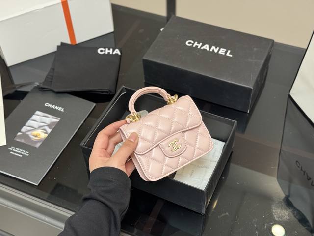 ￥140 配盒 size ：12*10Cm 香奈儿迷你小废包 Woc 品质很不错！ 包包系列非常到位！