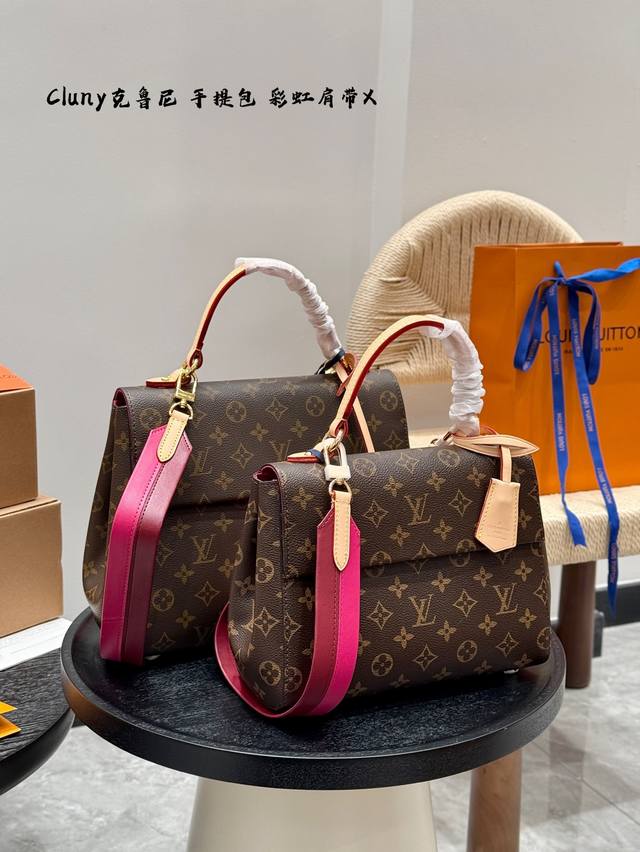 p230 P220 配全套包装 Lv 老花Cluny Bb！手提邮差包 搭配拼色彩色宽肩带 最新老花系列高级！ 妙趣中释放野性意味 性扣开合很方便 而且也比较挺
