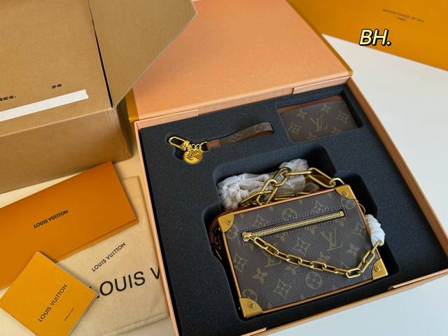 p230（折叠礼盒） size:18×12 超值套盒全套礼盒包装 【包包卡夹钥匙链】 lv老花Soft Trunk盒子包链条包 既有造型又实用，四角五金包边～