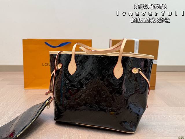 ￥220 lv新款购物袋 neverfull超级酷太爱啦 购物袋届的天花板 被它的颜值惊艳到啦 简约大气 时髦感十足 尺寸32 28