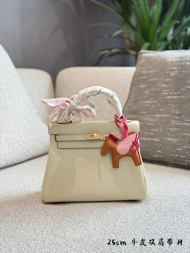 p360 包治百病，连女明星都爱的包非爱马仕莫属 ~ 零配货的金刚色#爱马仕Birkin25的灰色， 高级质感，上身百搭，超显气质 贵气十足，背上简直就是人间富