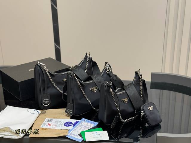 ￥190 ￥180 ￥160 配折叠盒 顶级品质 size：28Cm 24Cm 21Cm 普拉达 Hobo三合一！ 出口韩国的订单！ 质量超级好！！ 一个类似于