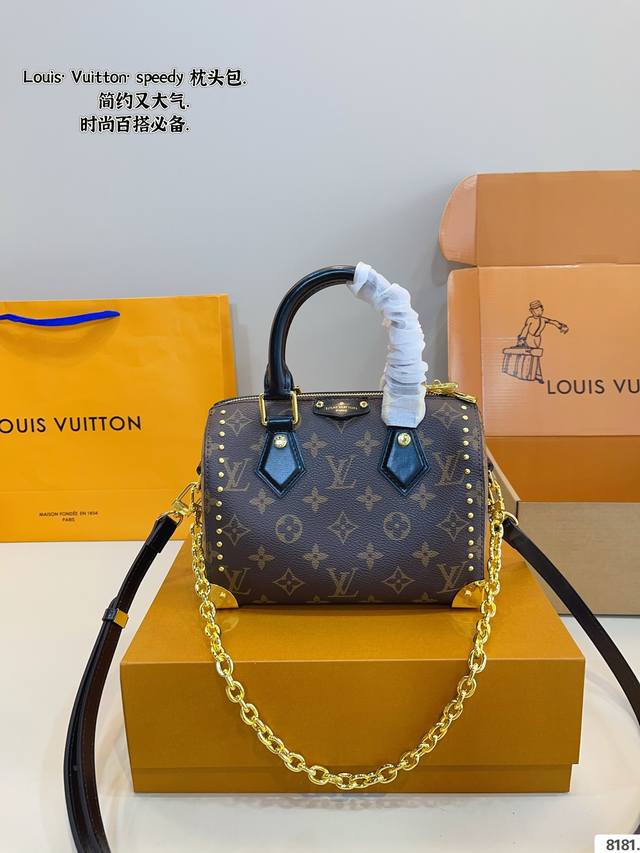p210配礼盒. lv Speedy 新款枕头包 这款Retiro 手袋以标志性的Lv老花面料制成,搭配奢华的变色牛皮饰边,经典永恒。优雅低调的外形设计和宽敞的 p210配礼盒. lv Speedy 新款枕头包 这款Retiro 手袋以标志性的Lv老花面料制成,搭配奢华的变色牛皮饰边,经典永恒。优雅低调的外形设计和宽敞的