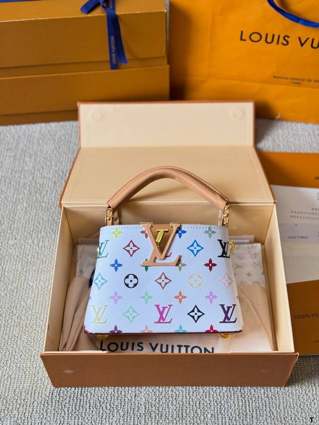 p200 lv Capucines 作为Lv代表性高定包款之一的Capucines手袋，每一季都会尝试不同的设计，并搭配新配色、新材质与新饰面。更加高端气质。