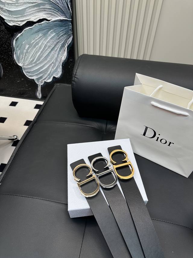 升级版 P160 迪奥！ ！高版本！！全钢带头！ 腰带「嘿哈 」 原单牛皮皮带～热门款 皮带里面最火的啦～质量很好 全套包装！五金绝对不褪色 皮带头和专柜一样的