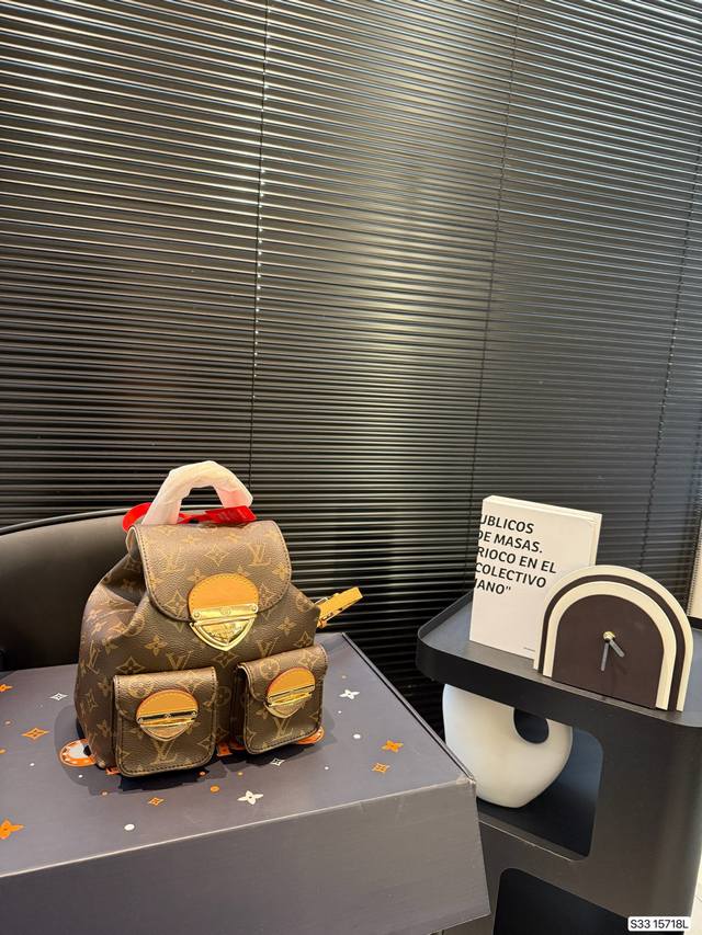 p270 配飞机盒折叠盒子Lv双肩包 这款一出几乎疯抢翻！风格个性时尚【Louis Vuitton原版品质 Michael 无论是商务场合还是休闲活动，Mich