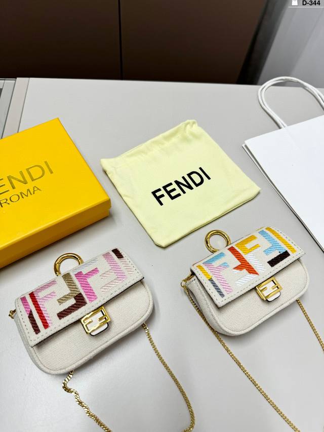 p120 fendi芬迪新款口红包 小巧可爱的芬迪口红包 春夏搭配绝对王炸款 d-344尺寸11×8配盒