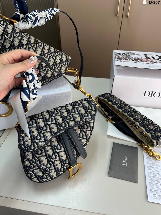 小P210 dior迪奥马鞍包 妥妥宝藏包包 可爱飒酷女孩必备 叫人无法抗拒 d-307尺寸20×12/25×15折叠盒飞机盒