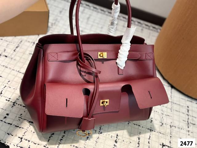 p310 巴黎世家新款Rodeo大廓形包包 柔软的大廓形包包 上身慵懒感立刻Get、 真的很喜欢又方便又酷的超实用大包 尺寸大号37 27