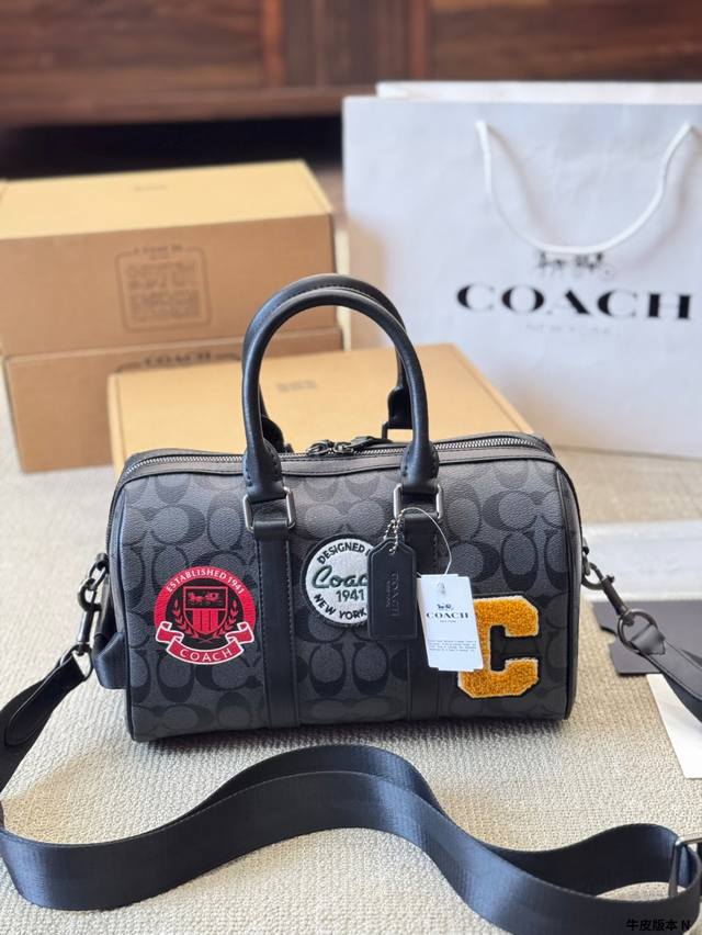 牛皮版本 P240 coach ｜Venturer 27男士波士顿经典手提包 蔻驰新款 #Venturer27 男士波士顿背上相当酷 #满版黑灰色系印花 时尚潮
