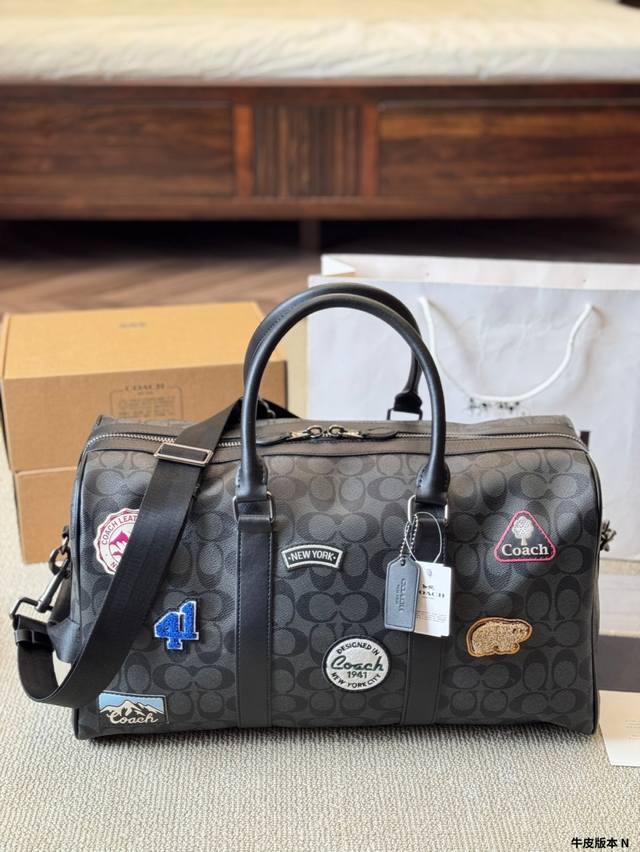牛皮版本 P250 coach 男士旅行包袋 45Cm coach目前为止最喜欢的一款旅行袋，短期旅行剛容量 完全够用，经典的 Signaturec 老花，超级