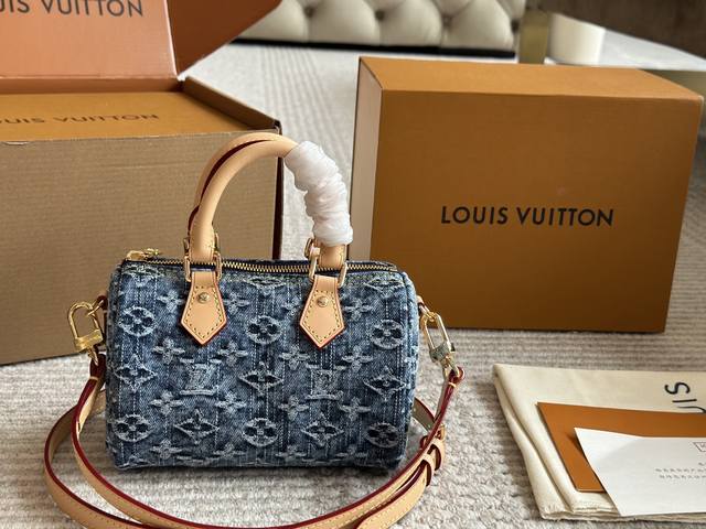 220 配盒（复刻版） size：18*12Cm 嫩嫩的单宁牛仔！！！ 简直不要太可爱哦！ 放下手机 搜索 L家Nano 牛仔