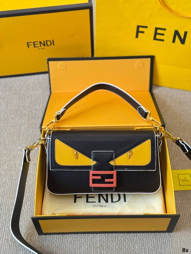牛皮版本 P210 fendi Vintage小怪兽 法棍包 2025年米兰时装周街拍中，潮人们背的最多的包包大概就是Fendi芬迪的这款腋下包了 经典布料 有