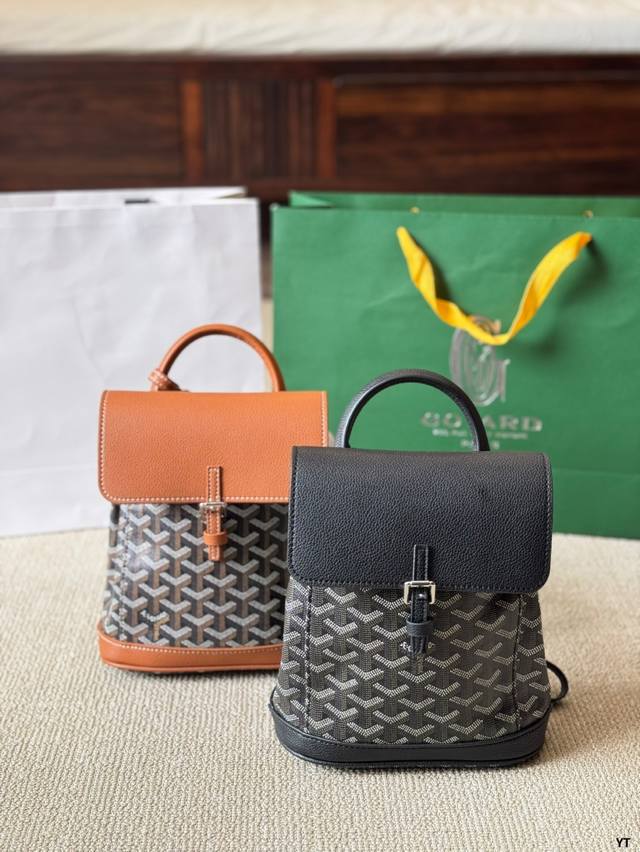 牛皮版本 P200 goyard 戈雅Mini双肩包 造型简洁大气 肩带多种调节方式，三种背法。 看似小巧的造型却有着超大的容量，再加上有品牌专利技术的特殊小牛