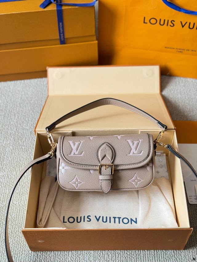 牛皮版本 P180 l家 Nano Diane牛皮腋下法棍包 全钢五金全套礼盒包装 尺寸 18 12Cm