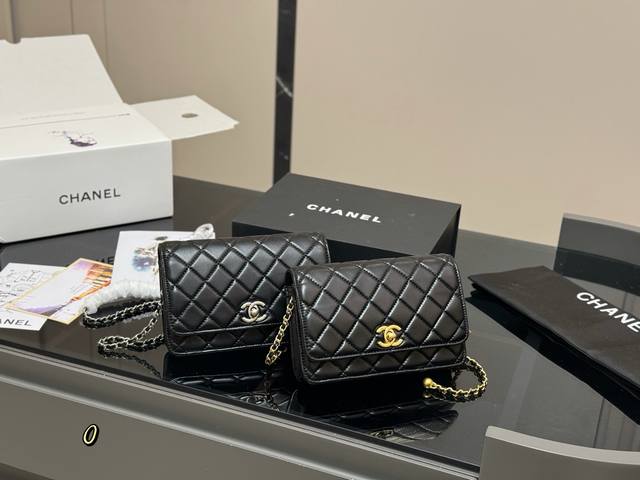 ￥200 配折叠盒飞机盒 size ：19*12Cm 香奈儿金球发财包 Woc 品质很不错！ 包包有卡位 有暗袋！很实用！