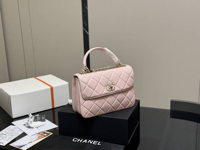 ¥260 配折叠盒飞机盒 size:25*18Cm 香奈儿 Trendy Cc 风琴包系列! 上身后超显大气, 容量非常! ¥260 配折叠盒飞机盒 size:25*18Cm 香奈儿 Trendy Cc 风琴包系列! 上身后超显大气, 容量非常!