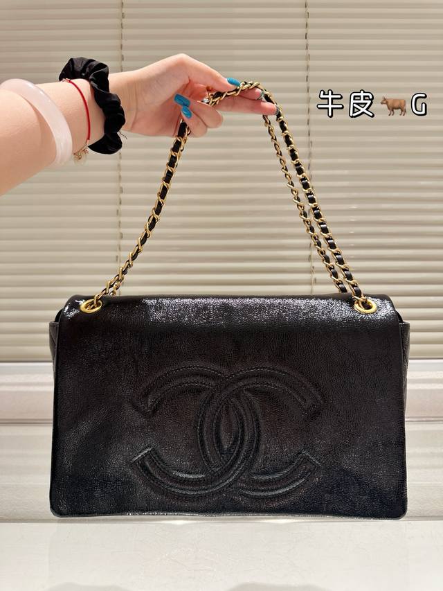头层牛皮 P360 Chanel 斜挎包 慵懒随性又好背 上身满满的惊喜 高级慵懒又随性 彻底心动的一只 size：35 20Cm