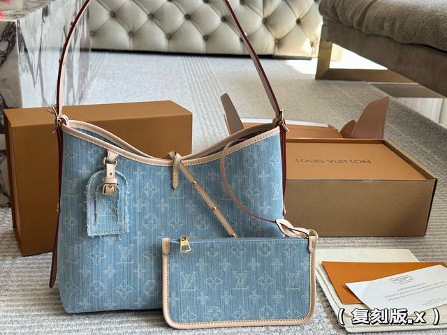 p270 复刻版 这款简直是我最爱的包包了 lv24限量款丹宁牛仔Carryall中号 丹宁牛仔的材质超级轻便超级好凹造型 肩带的植鞣革采用了这一系列经典的+铆