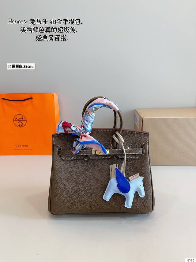 p370头层牛皮 经典即永恒00爱马仕 铂金25 出爱马仕 铂金25头层牛皮 黑色与金色的完美融合，不仅经典百搭 还透露出一种低调的奢华感 togo皮软塌细腻更