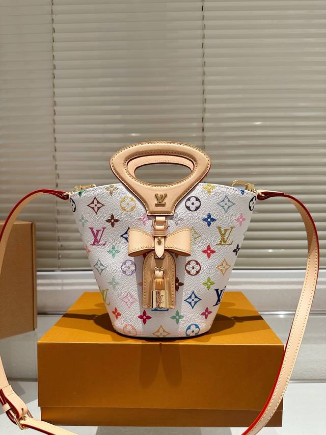 p250 lv新品 Rivage Bb 25Ss最新款 超级好看 推荐 手提斜挎都可以 配礼盒全套包装 尺寸18.12