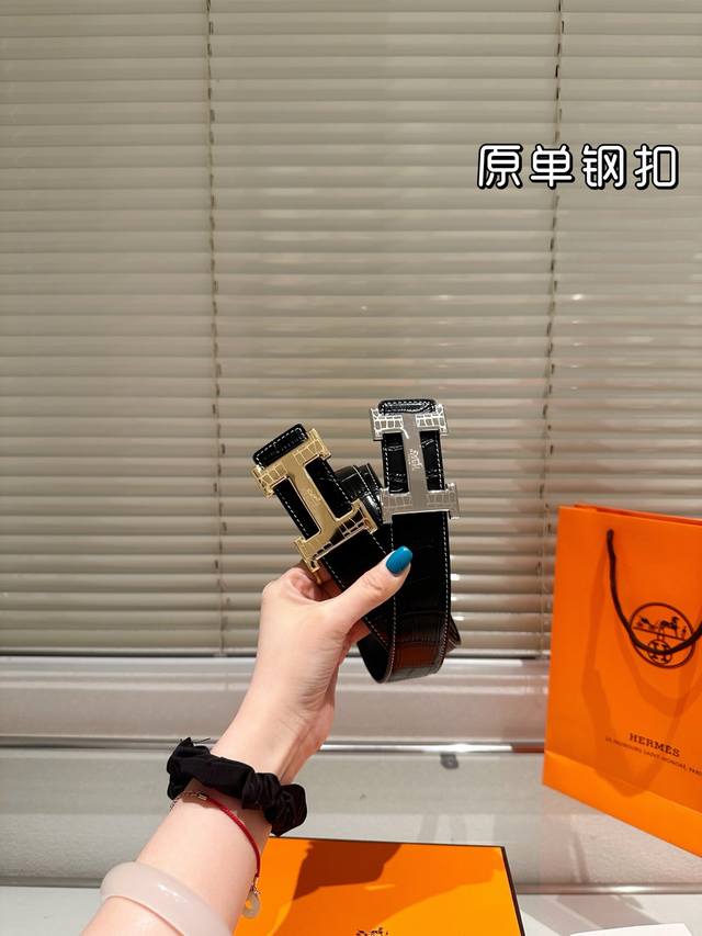 钢扣P180 高版本！腰带[嘿哈]爱马仕牛皮皮带～热门款 男女通用皮带里面最火的版本啦～质量很好 全套包装！五金绝对不褪色 皮带头和专柜一样的哦～ 配礼盒手提袋