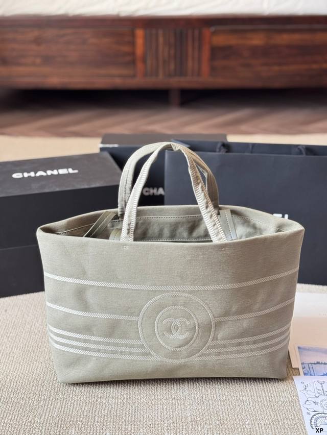 原版布P210 Chanel托特包 上身满满的惊喜 高级慵懒又随性 彻底心动的一只 size： 35 25Cm