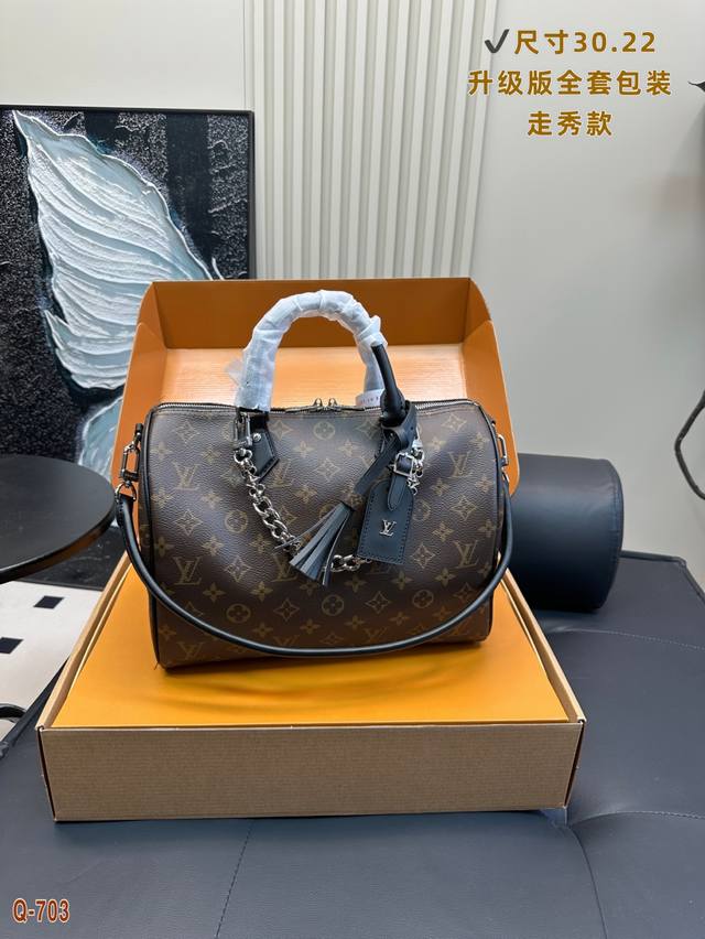 p250 配全套礼盒包装 lv | 新款黑色 Speedy 30 黑色软身包配银色链条 §超级酷的软身包真的超级能装太好用啦～ 尺寸30.22