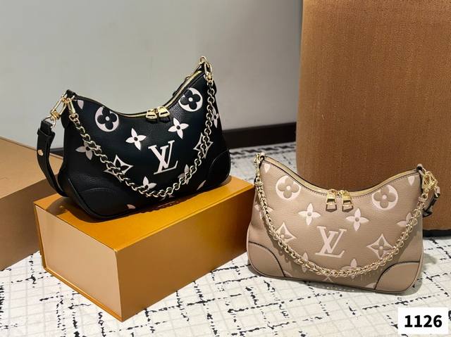 p210 配礼盒 size：25*16Cm lv 最新款牛角包 原版五金！ 定制版直接采用小牛皮 vintage 经典单肩包 配置肩带链条 单肩斜挎都无敌好看百