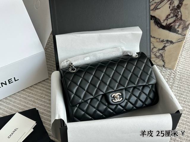 羊皮P240 配全套包装 size：25Cm 小香家 Cf我们一直很用心在做 秒杀其他市面上的货 小球纹牛皮！ 很舒服的一种！ 不管您是谁 稳稳Hold住哦