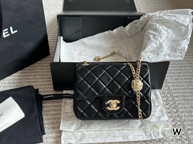 p200 配盒全套包装 size：17*13Cm 小香家 23Ss新款山茶花调节扣Cf来啦！ 山茶花扣方胖子！ 超级少女心！ 新款的山茶花调节扣可以按需求调节长