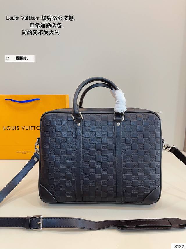 p380 纯皮. Lv 公文包 最新男士手提单肩包大容量超级实用 简约风、符合现代年轻人的审美、男士公文包、但是又偏休闲式的设计、实物特别高级 全部带有Logo