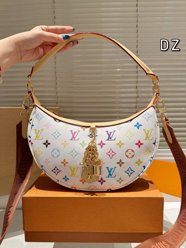p270 动态芯片 lv走秀新品Looping 腋下斜挎月亮包超好看 百搭又实用 推荐 尺寸28.17 全套包装