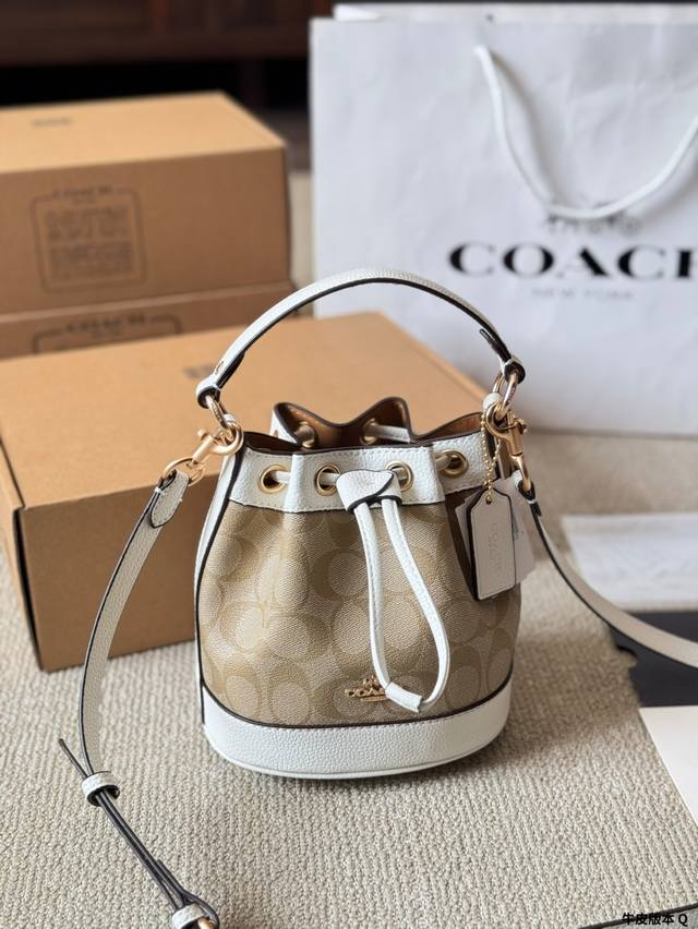 牛皮版本 P180 coach ‖ 经典重现Mini 小水桶 coach Dempsey Mini小水桶可爱到爆炸好嘛！！！ 温温柔柔奶呼呼的米白色！实物美炸了