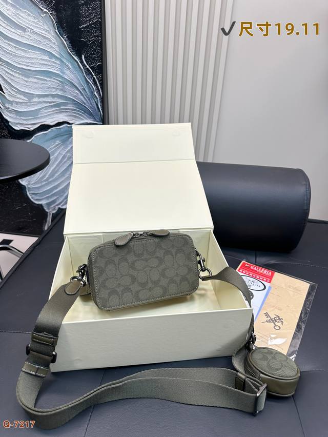 p230配折叠盒 蔻驰Coach斜挎包 具有独特的艺术气息 筒単百搭 顔値高 日常出街首选 尺寸19.11 p230配折叠盒 蔻驰Coach斜挎包 具有独特的艺术气息 筒単百搭 顔値高 日常出街首选 尺寸19.11