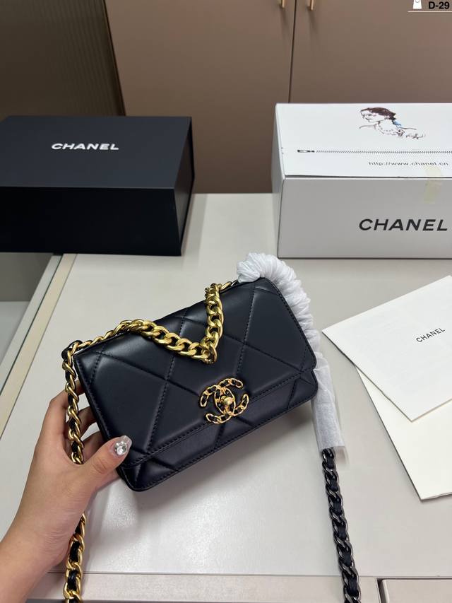 p290（羊皮） chanel香奈儿19Bag 性价比做到最优 皮料再次升级质感高级… d-29尺寸19×10折叠盒飞机盒