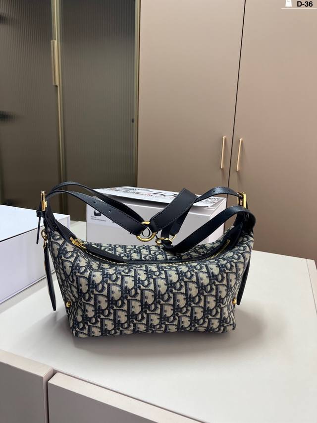 p270 迪奥 Dior 饭盒包 dior饭盒包既有颜值又有实力 超级适合拍照 日常穿搭也很百搭 d-36尺寸25×16折叠盒飞机盒