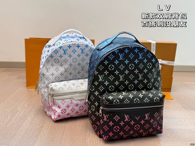 p200 lv新款双肩背包 百搭到没朋友 就是酷 时尚感超强 辦识度很高 上身也帅气 通勤又时尚！ 尺寸28 36