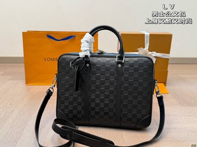p380 lv男士公文包 上身又酷又时尚 容量超级可 任何风格都可轻松驾驭 尺寸36 27