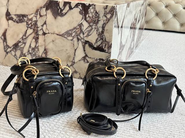 p210 160 size：30 14Cm/16 13Cm prada 2025最新系列 感觉真的会火呢 大号小号好难选择 简简单单的很高级！