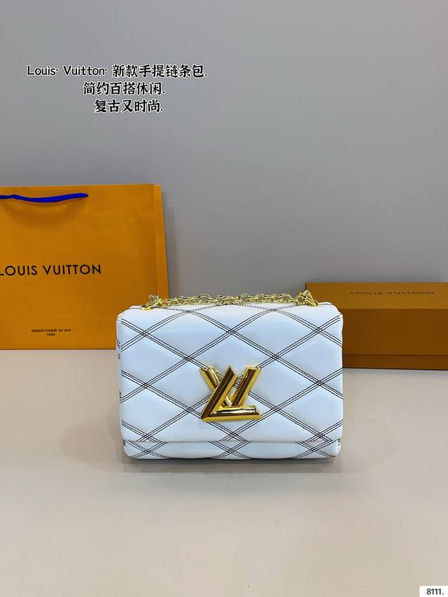 p200配礼盒 lv Pico 菱格链条包.应该不用过多介绍吧 就冲它的颜值和实用性，完全配得上它断货王和涨价小天才的称号~ 可单肩，可斜挎可手提，容量也很可
