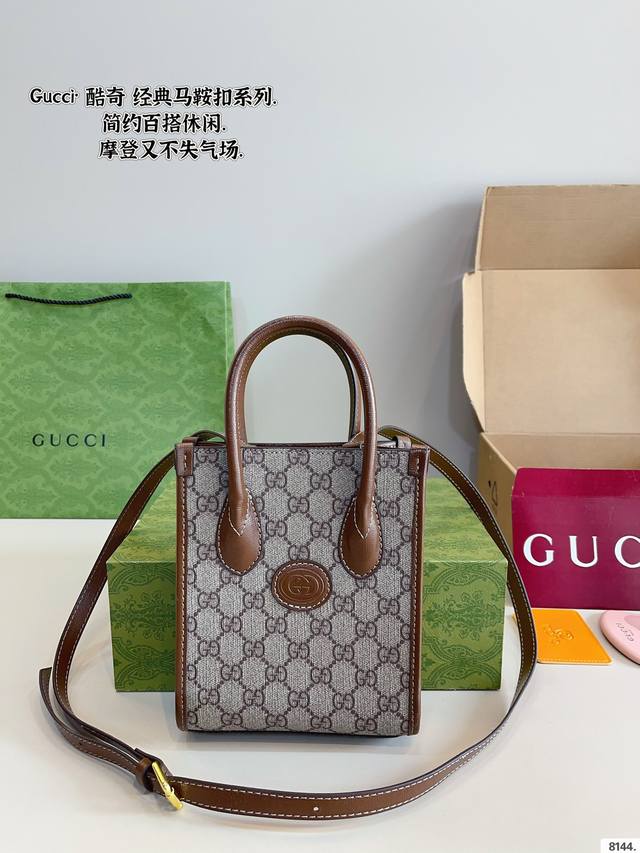 p170配礼盒. 酷奇Gucci Mini琴谱包 经典老花真的很耐看！复古感直接拉满！ 小小一只琴谱包，简洁大气，时髦百搭 而且容量比看起来大很多，手机、钥匙、