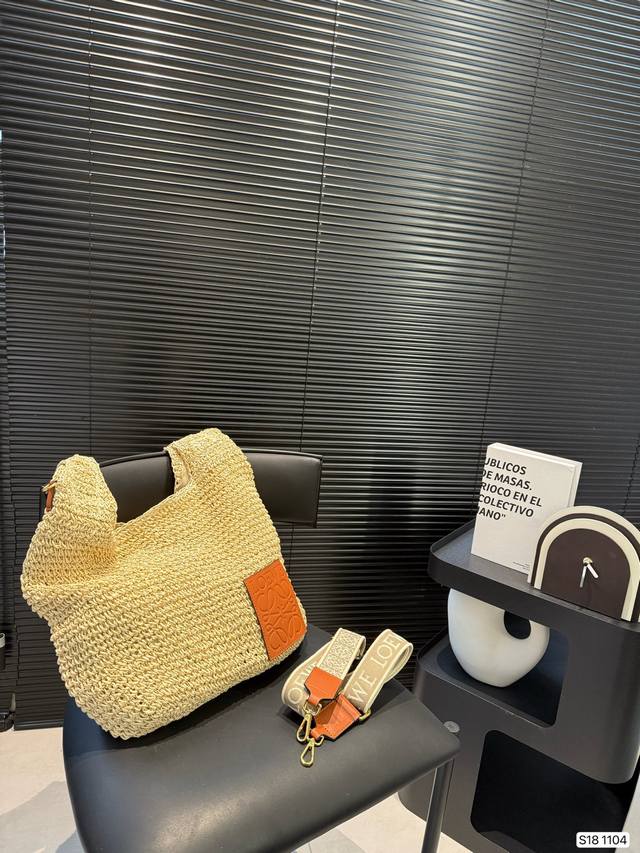 p170 罗意威编织托特包，简单搭配的包袋，非常大气。搭配衣服也是毫无难度。尺寸：40 36 货号1104