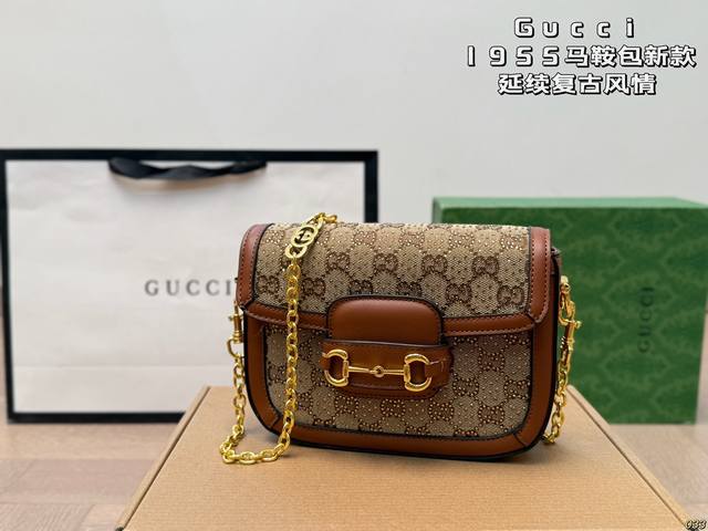 p160 gucci 酷奇1955 “她们总是那么复古”马鞍包 姐妹同行时，常听人这么说道， 从小耳濡目染，也深陷复古的魅力。 复古在时尚史上向来是重要的一笔