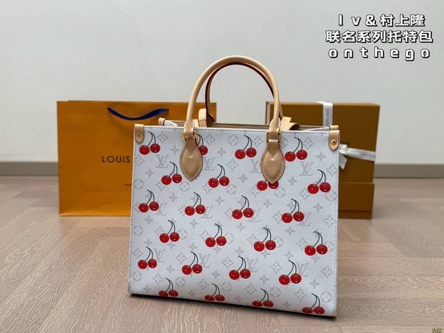 p180 lv&村上隆联名系列 托特包限量版Onthego 非常稀少的盐系复古学院风 上身超级飒 不仅仙女可以背 男孩子背又是另一种感觉 尺寸35 30