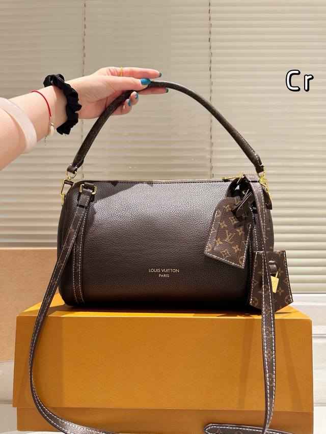 p210 lv 2025秋冬系列 Lv Speedy 30Cm枕头包 无论版型 内里和专柜毫无差别 真正原版复刻 内里可拆卸 火遍全球的爆款机场大包 机车女神包