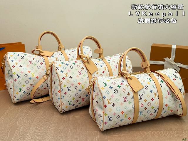 ￥260/￥250/￥250 lvkeepall 新款旅行袋大容量 度假旅行必备 时尚达人必备单品之一 实物绝对惊艳到你 尺寸：55 30/50 28/45 2